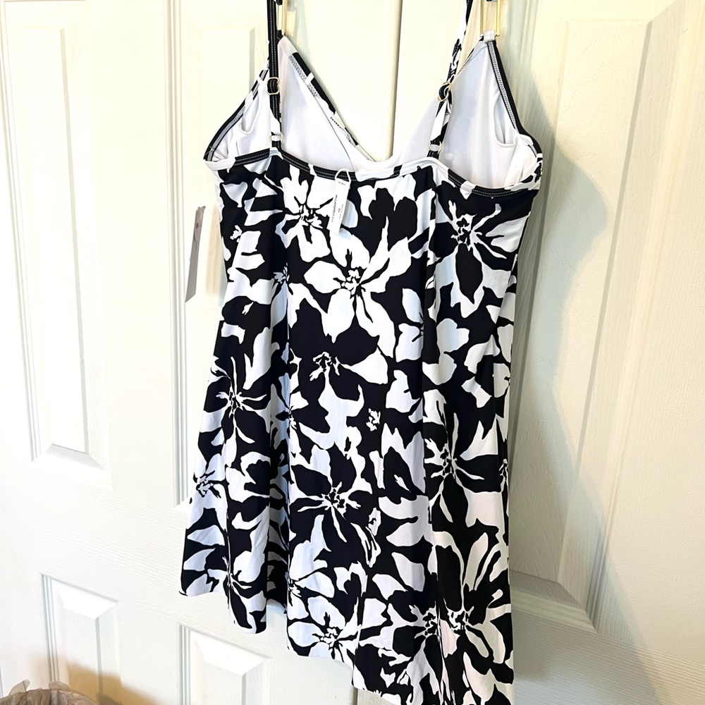 ✅Liz Claiborne Black and White Floral swim dres—-size :10( - Picture 8 of 12